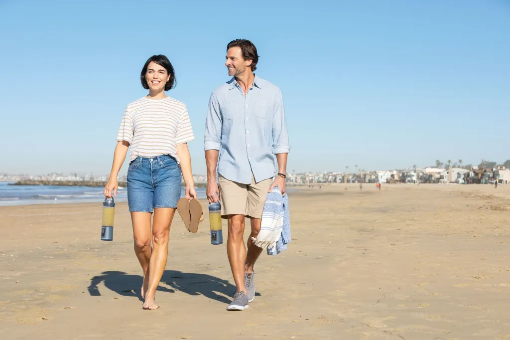 JPG-R_BC151EUNV_InUse_Denim_2People_Walking_OnBeach.webp