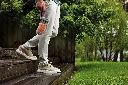 JPG-R_BC251EUGY_InUse_Outdoors_StraightOn_CarriedByHandle.webp