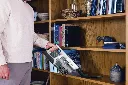 JPG-R_IZ380EUUKT_InUse_Study_AboveFloor_AntiAllergenBrush_Man.webp