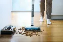 JPG-R_IZ380EUUKT_InUse_Kitchen_Cleaning_PowerfulPickup_Man.webp