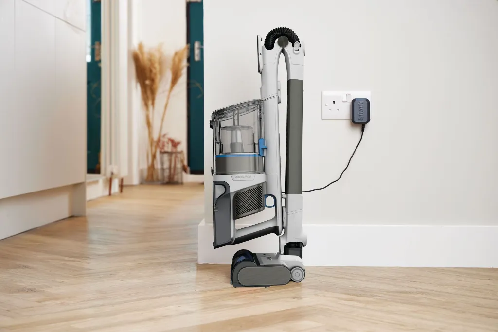 JPG-R_IZ380UKT_InUse_Kitchen_Folded_Charging.webp