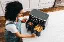 JPG-R_AF400EU_InUse_WingsFries_OnCounter2.webp