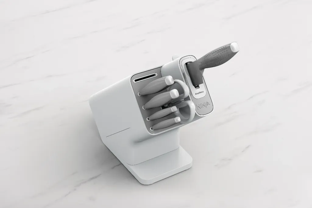 DAT-K62006EUUKWH_InUse_OnCounter_KnifeBlock_Sharpener CMYK.webp