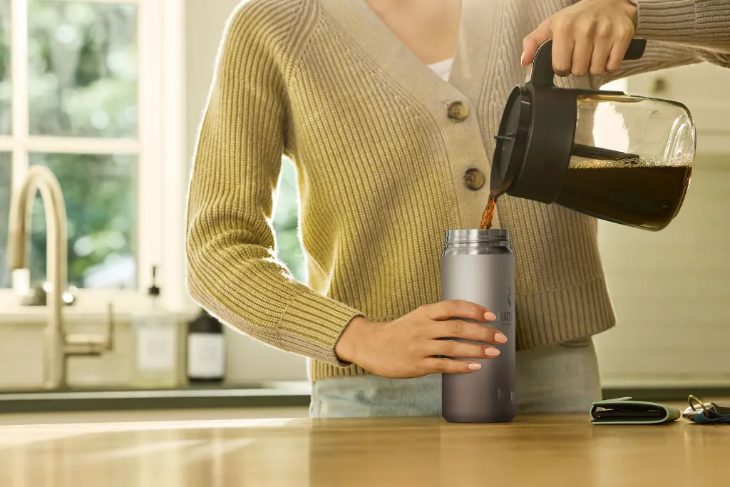 JPG-R_DW1603EUUKST_InUse_Kitchen_Woman_Pouring_Coffee_RT.webp