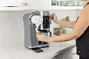 JPG-R_NC701EU_InUse_Kitchen_OnCounter_Dispensing_Woman.webp