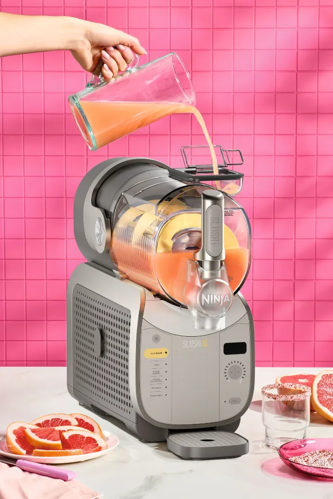 JPG-R_FS601EUBR_InUse_Counter_Pour_Grapefruit.webp