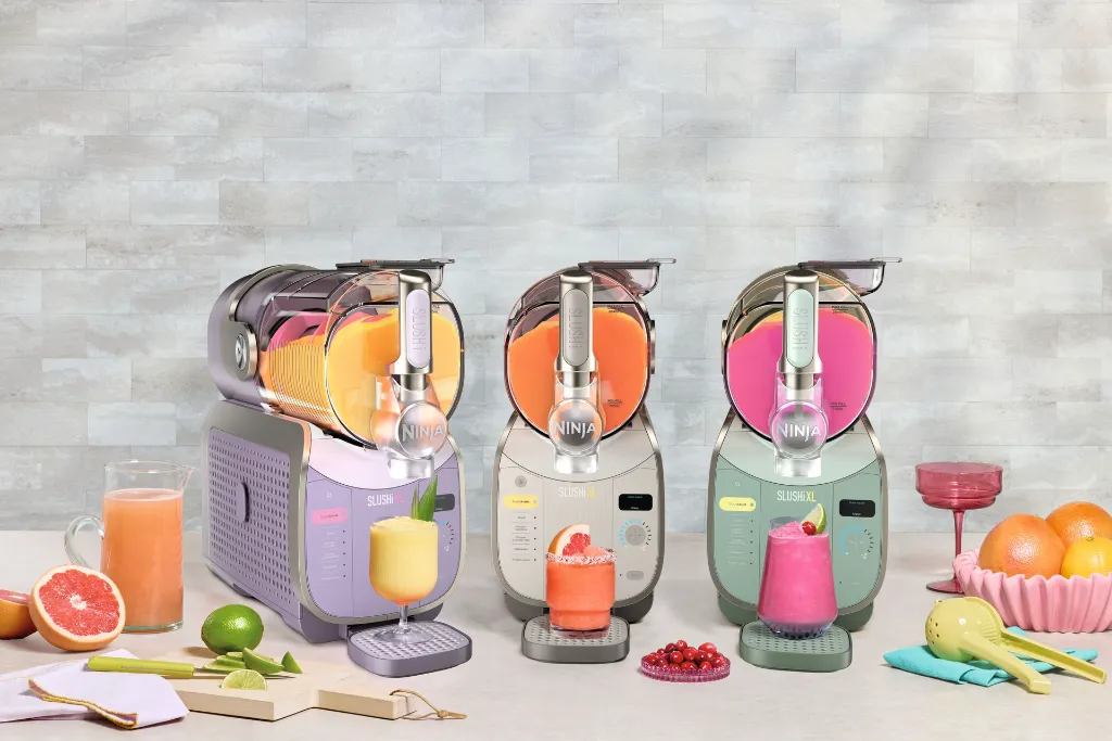 JPG-R_SLS_InUse_Kitchen_Counter_FS601EUPK1_PineappleSlush_FS601EUBR_GrapfruitSlush_FS601EUGN_CranberryLimeSlush_Food_LineUp.webp