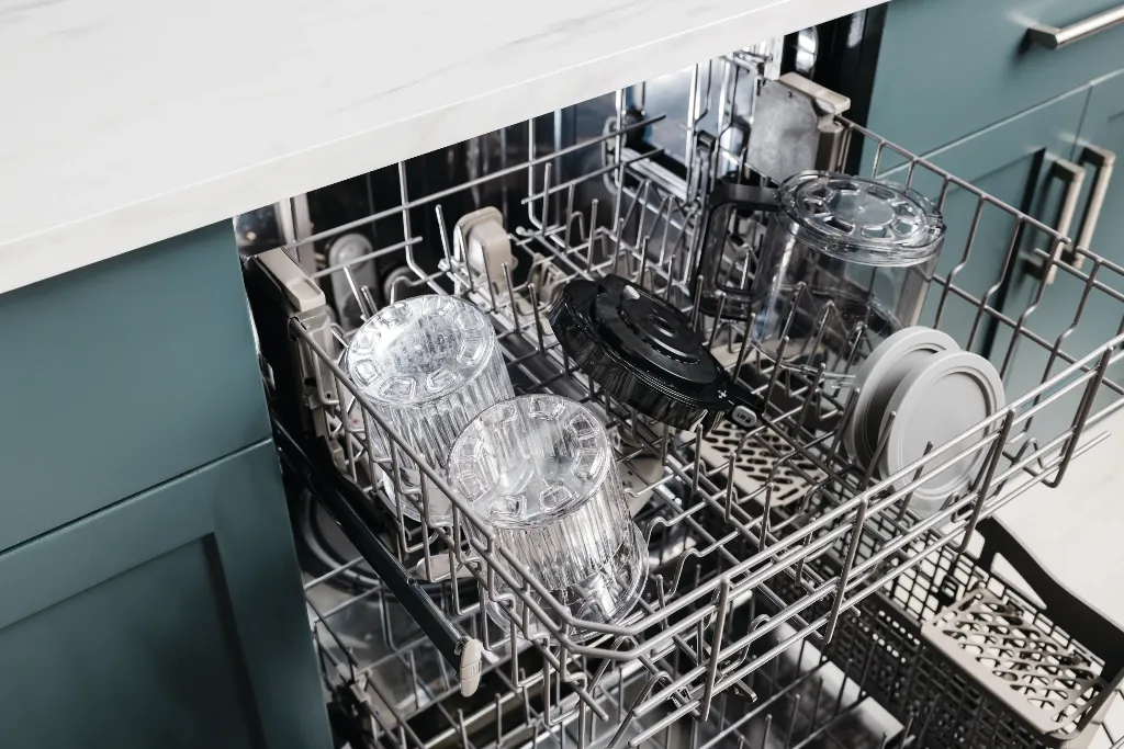 DAT-NC501UK_InUse_Dishwasher.webp