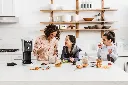 DAT-NC501EU_InUse_MixIn_Woman_Girls_Fixins2_RT.webp